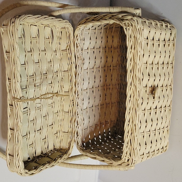 Vintage cream wicker box purse with button closure - Picture 3 of 12